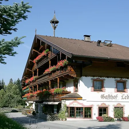 招待所 Landgasthof Ledererwirt 埃布斯镇