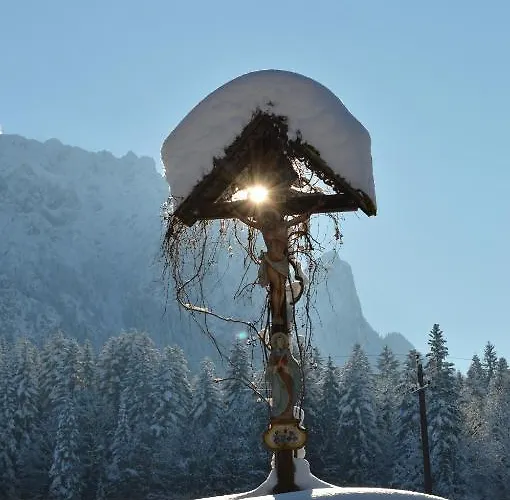 Landgasthof Ledererwirt 招待所 3*